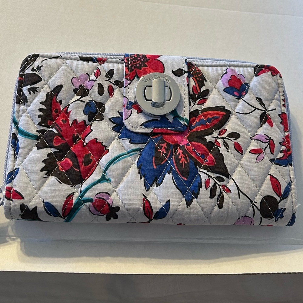 Vera Bradley vineyard floral Turnlock Wallet